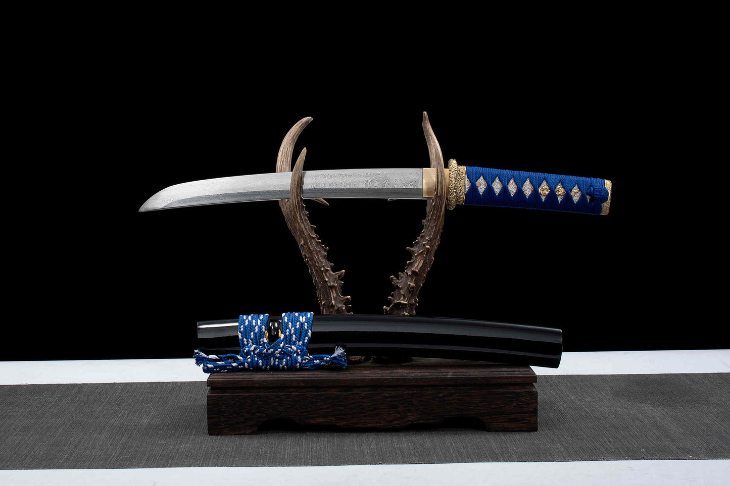 Ring-Patterned Tanto